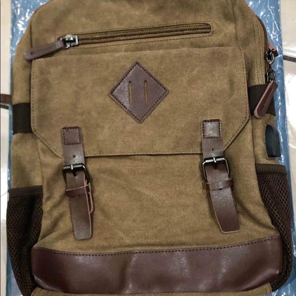 Backpack with chargeable USB